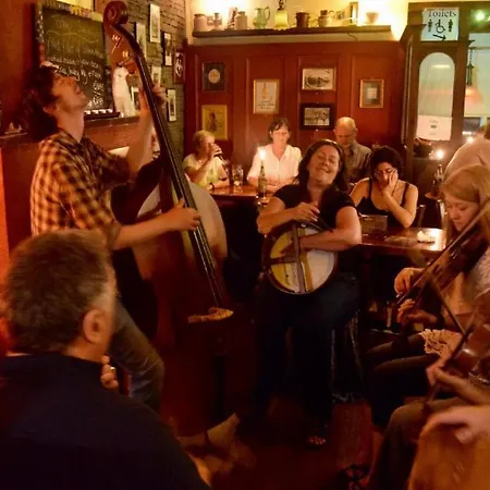 Ballyv House: Private Double With En-suite Bathroom, Breakfast, Near Cliffs Of Moher Bed and Breakfast